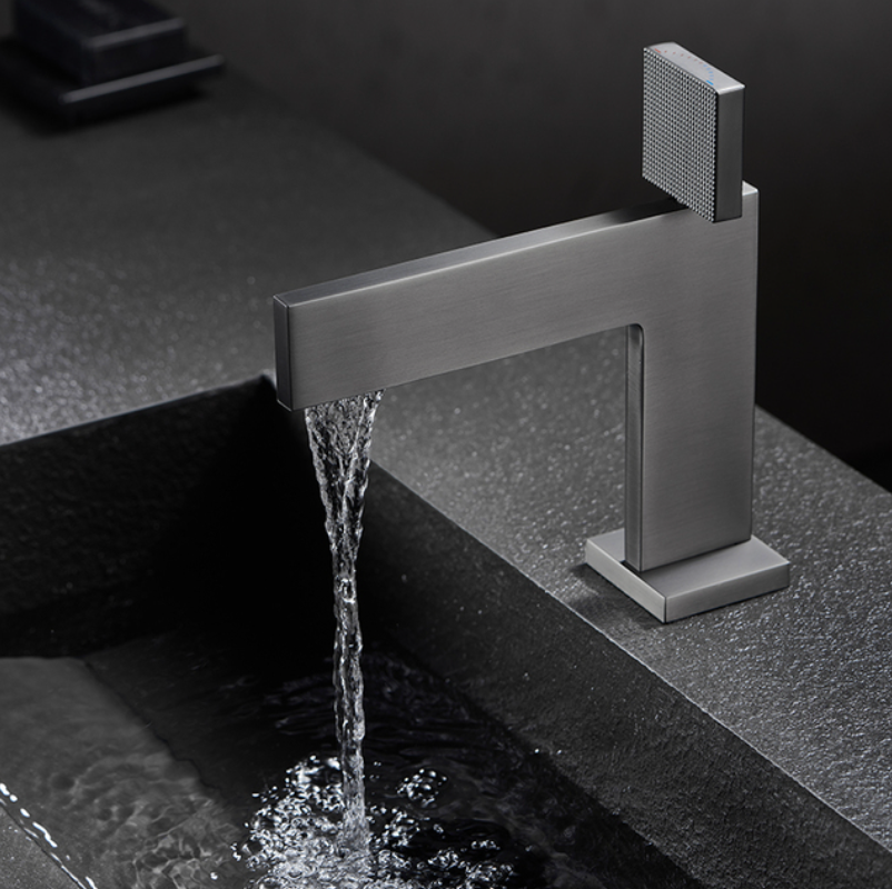 Mitigeur salle de bain gris brossé