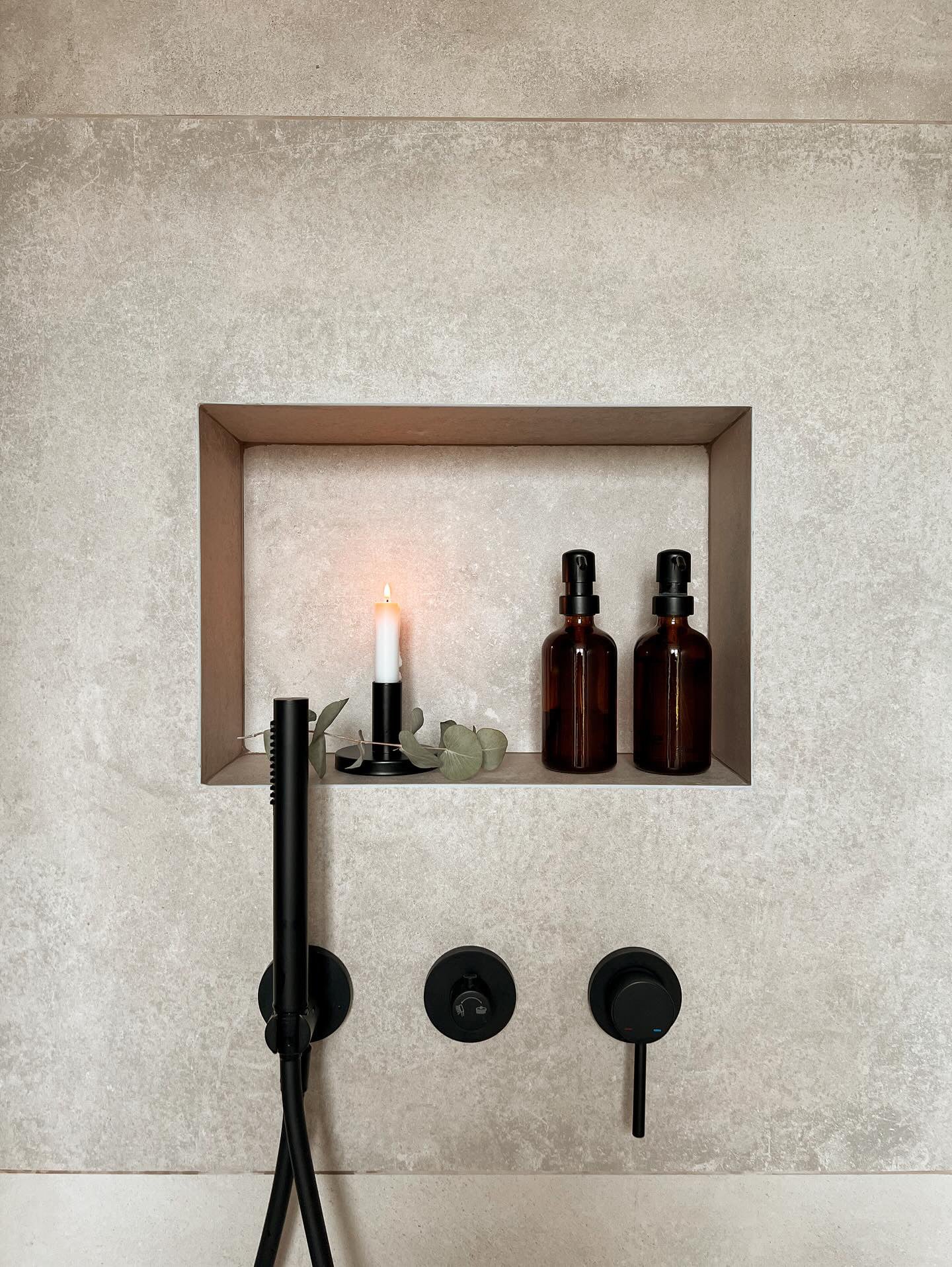 Colonne de douche encastrée noir mate