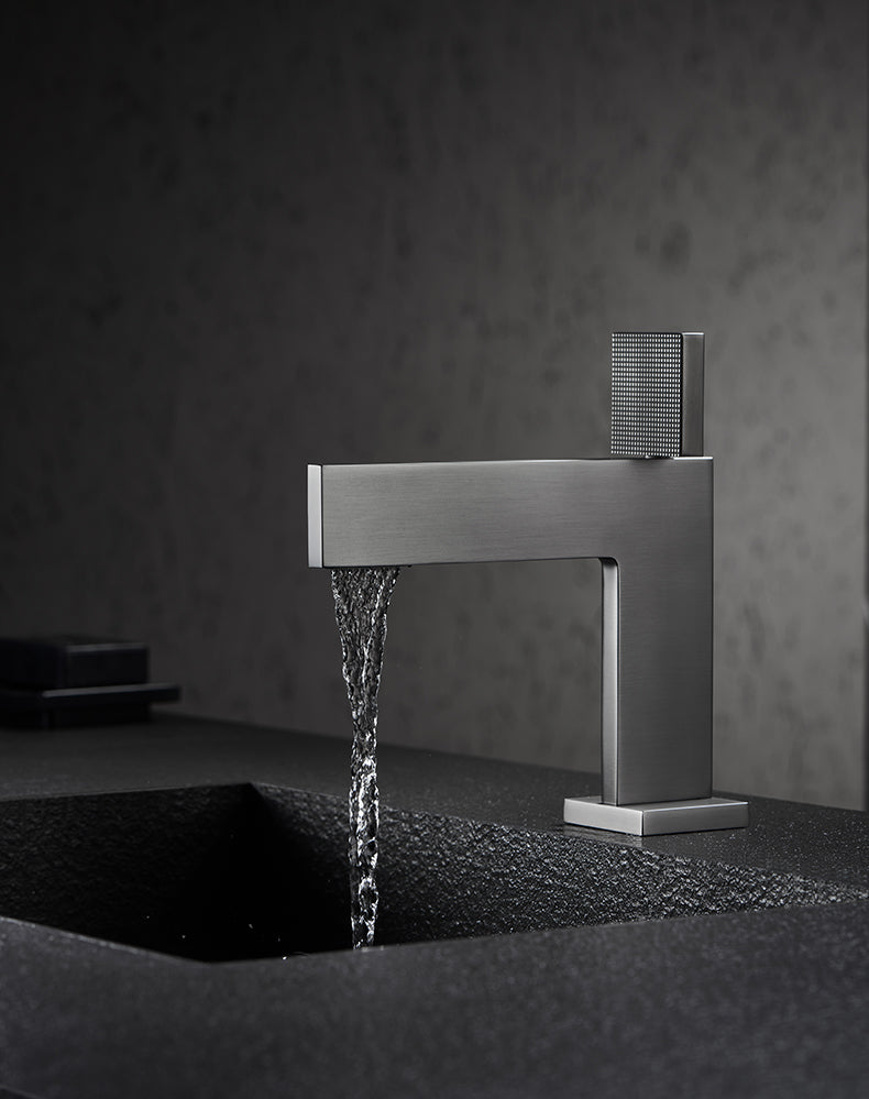 Mitigeur salle de bain gris brossé