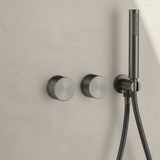 Colonne de douche encastrée gris brossé