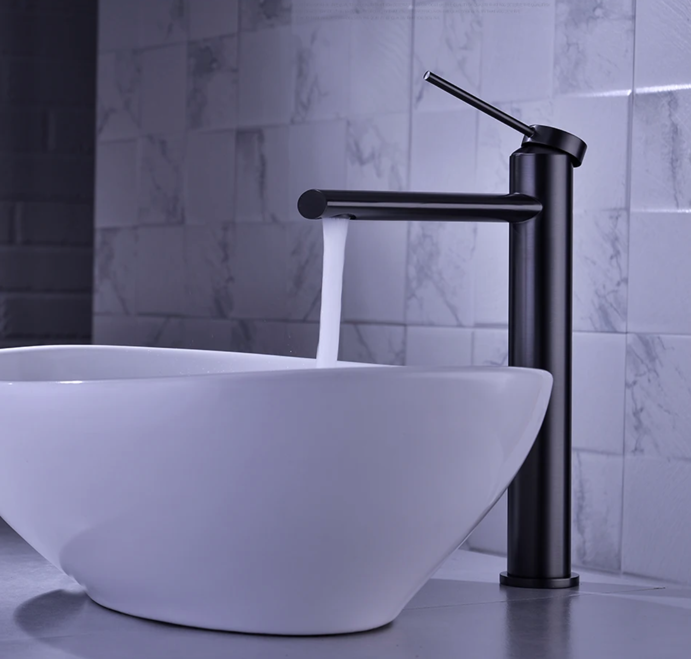 Mitigeur sur plan noir mate