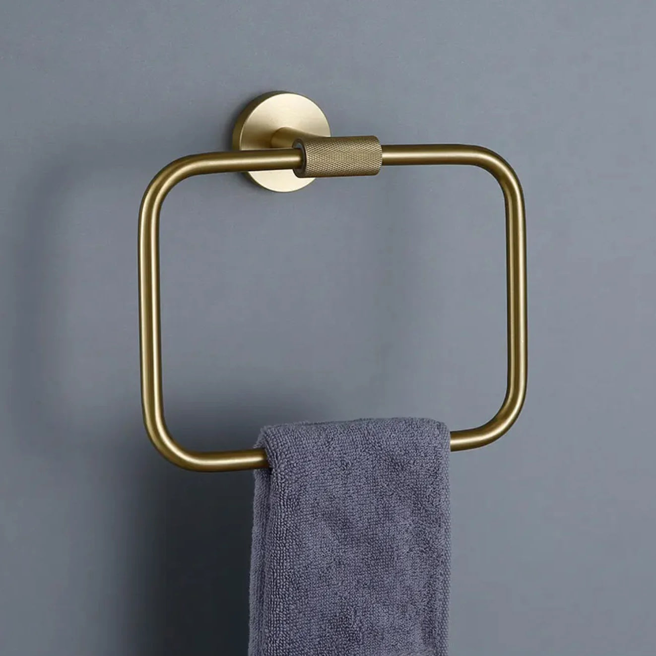 Porte-serviettes or brossé strié