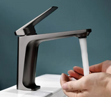 Mitigeur de salle de bain gris brossé