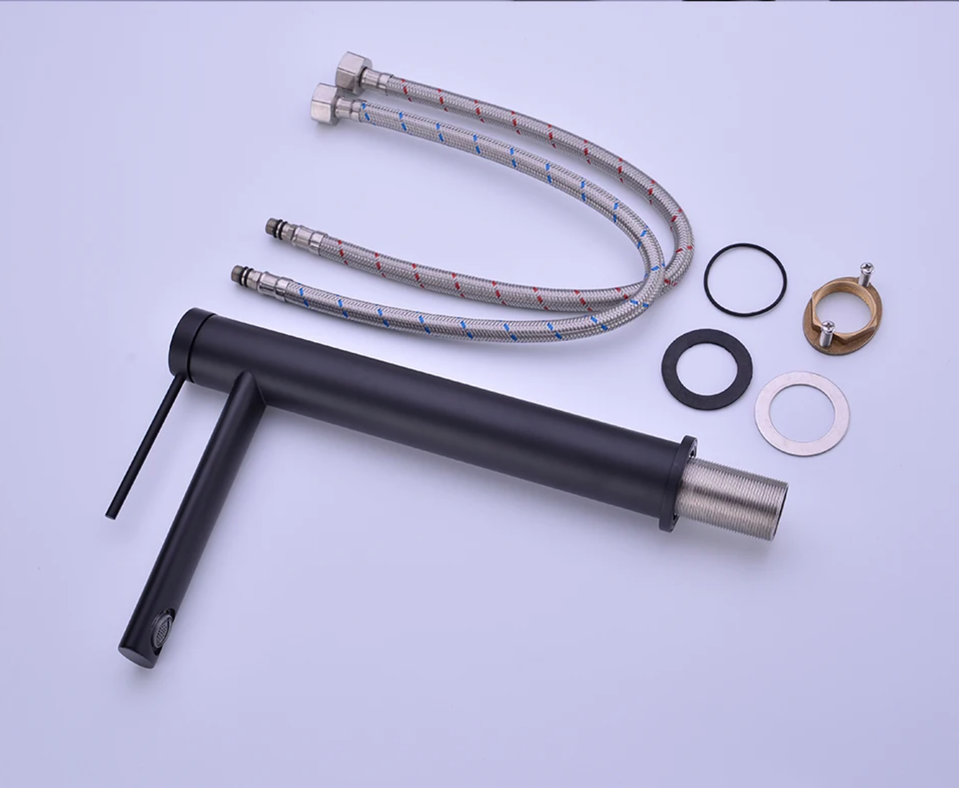 Mitigeur sur plan noir mate