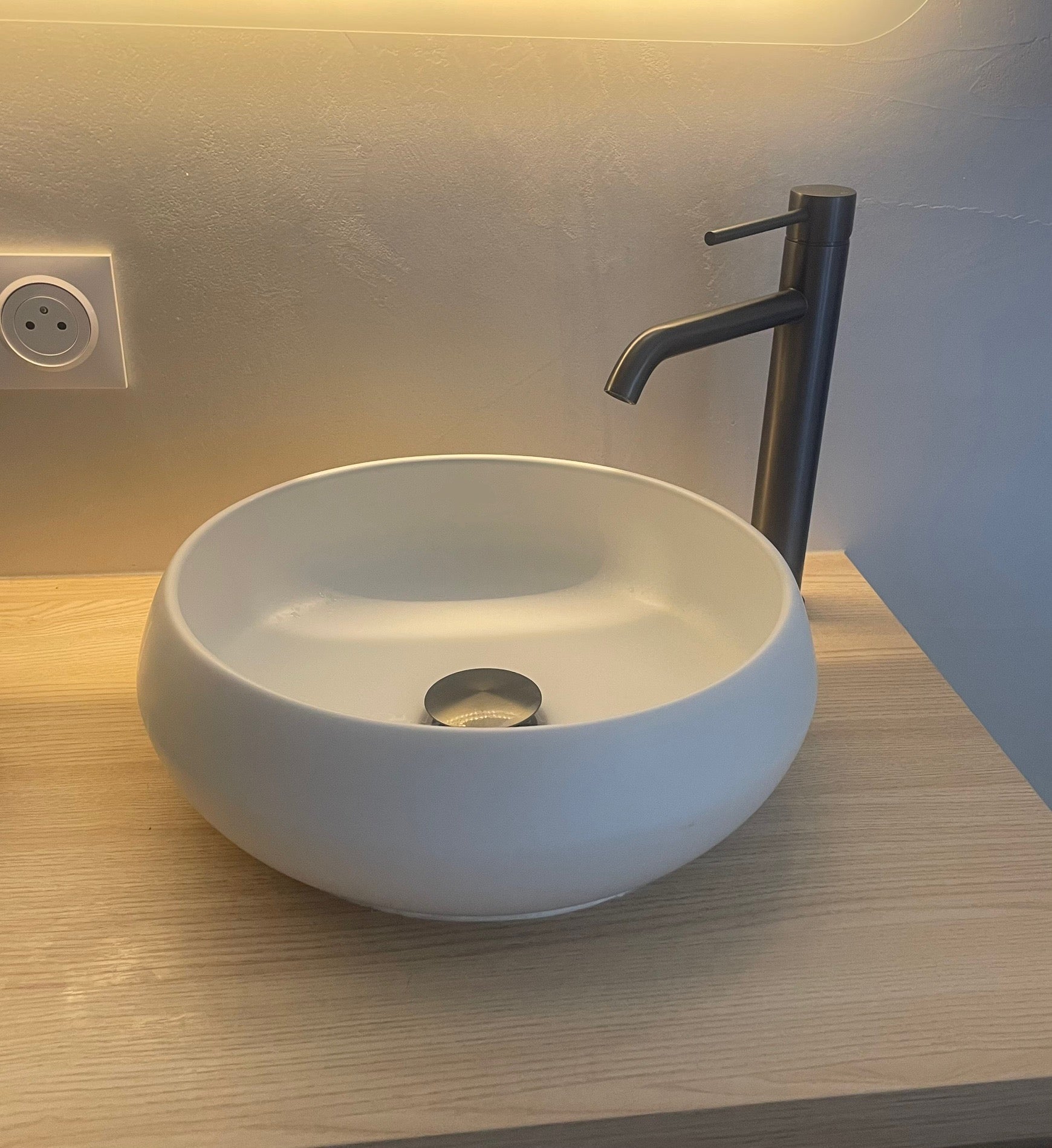 Mitigeur de salle de bain gris brossé