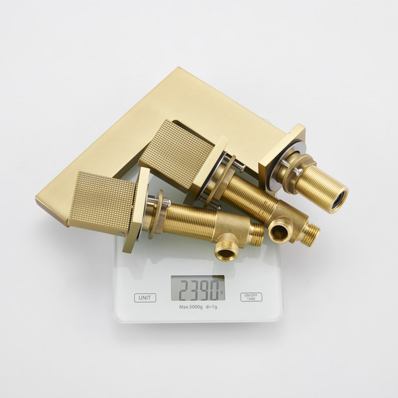 Robinet de salle de bain or brossé