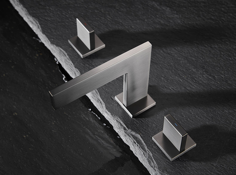 Robinet de salle de bain gris brossé