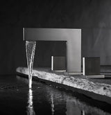 Robinet de salle de bain gris brossé