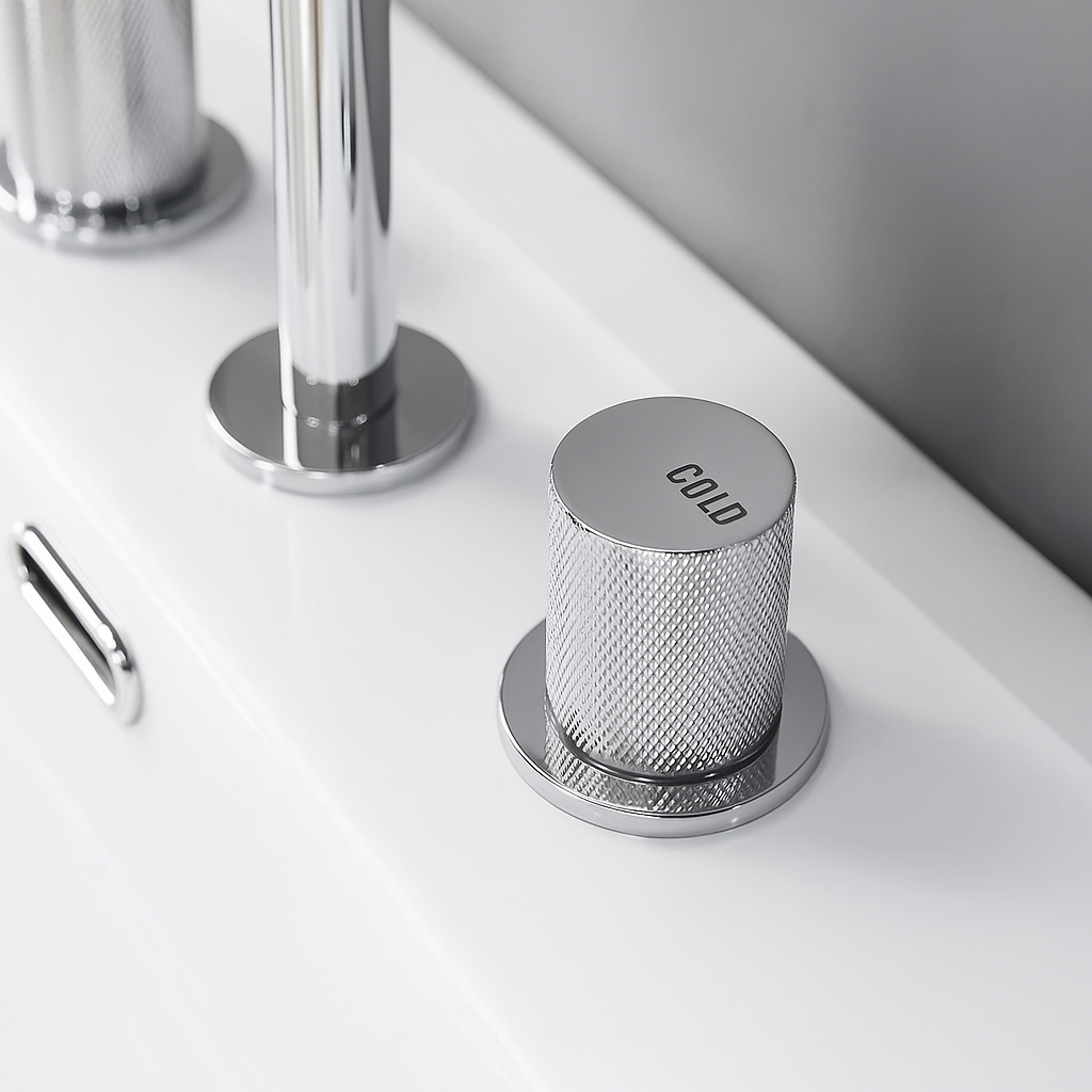 Robinet de salle de bain chromé