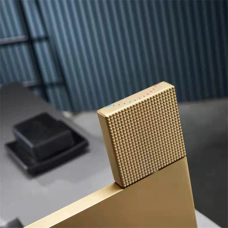 Mitigeur de salle de bain or brossé