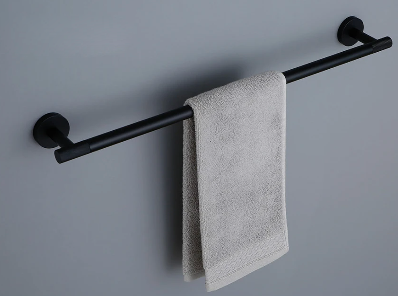 Porte serviettes noir mate strié