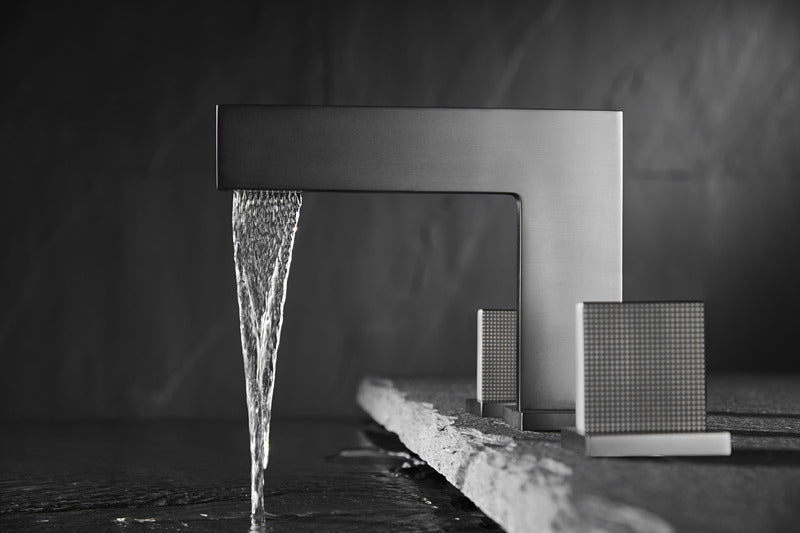 Robinet de salle de bain gris brossé