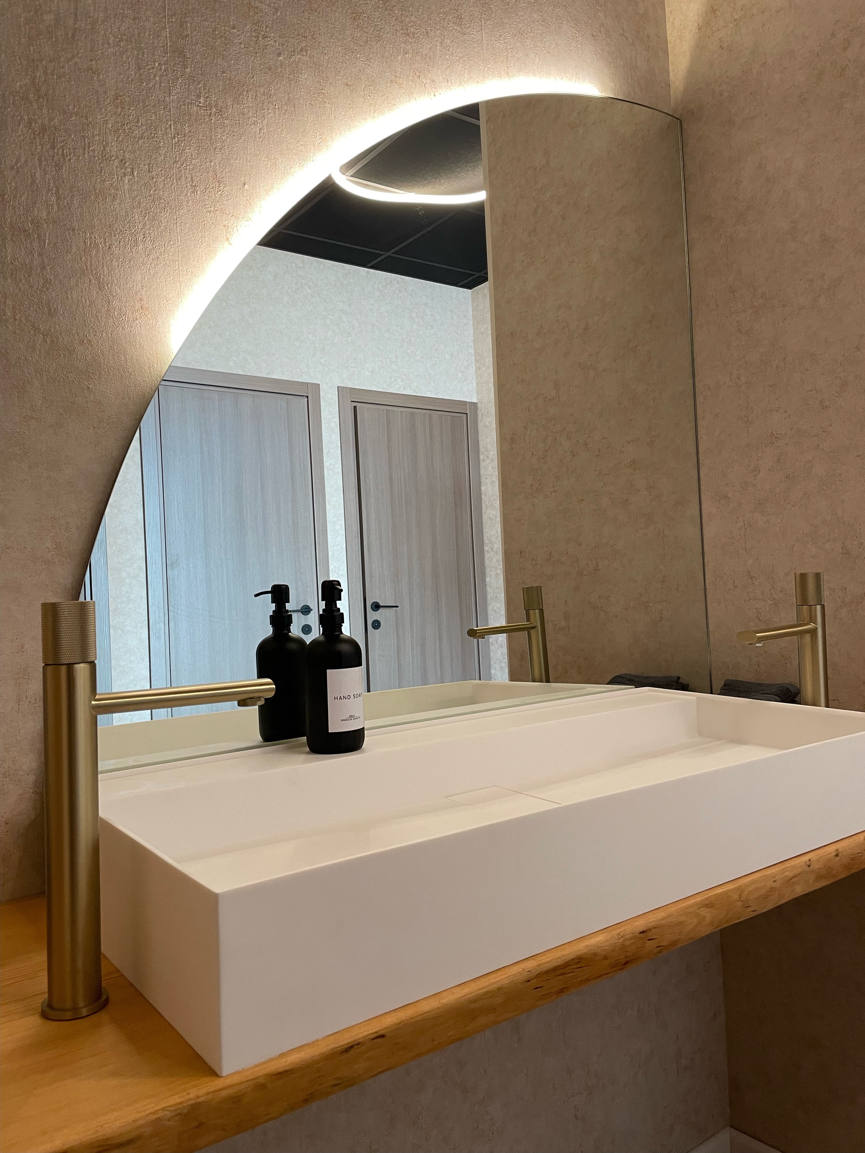 Mitigeur de salle de bain or brossé