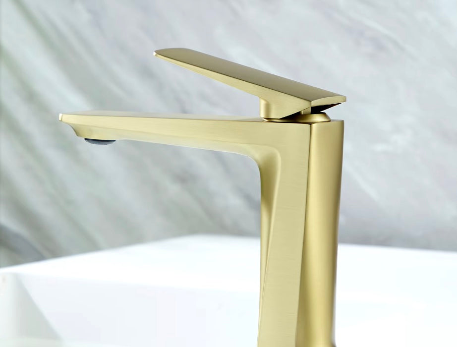 Mitigeur lavabo doré brossé design